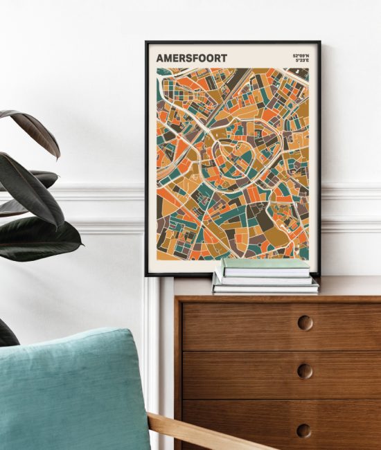 Plattegrond poster Licht Amersfoort mozaiek stl 06 Mockup stoel kast lijst 03 | Funky Fellow