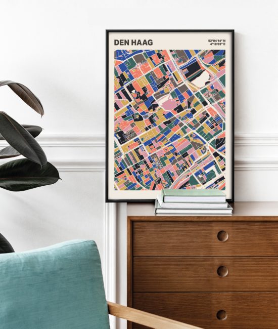 Plattegrond poster Licht Den Haag mozaiek stl 05 Mockup stoel kast lijst 03 | Funky Fellow